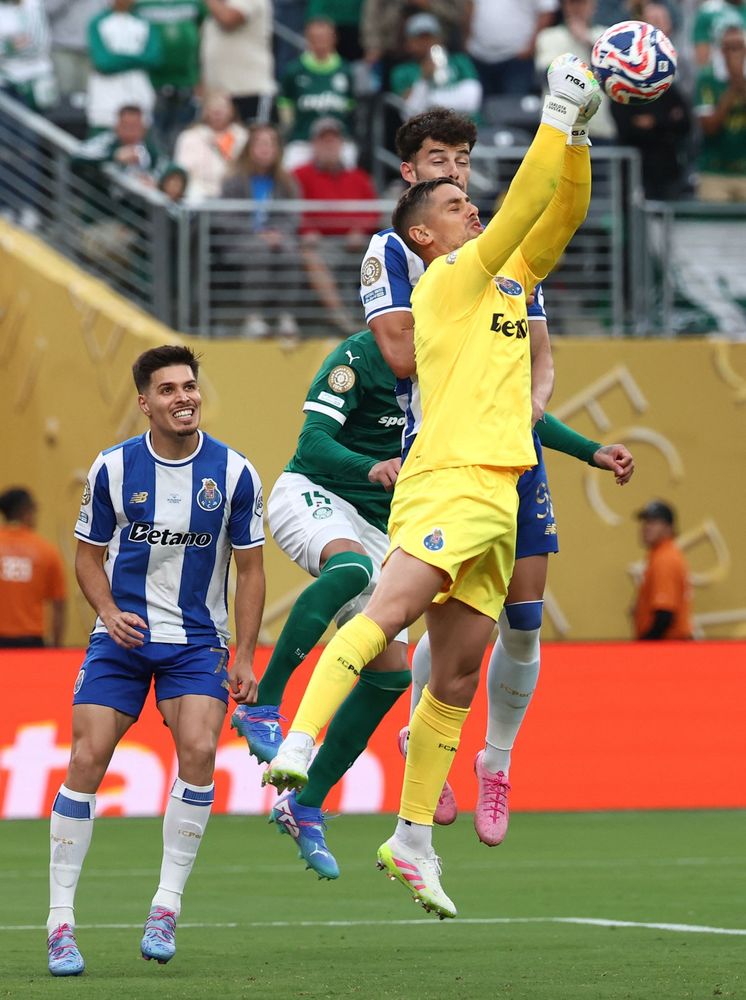 Cláudio Ramos: herói do Porto contra o Palmeiras, goleiro fez apenas sete jogos na temporada