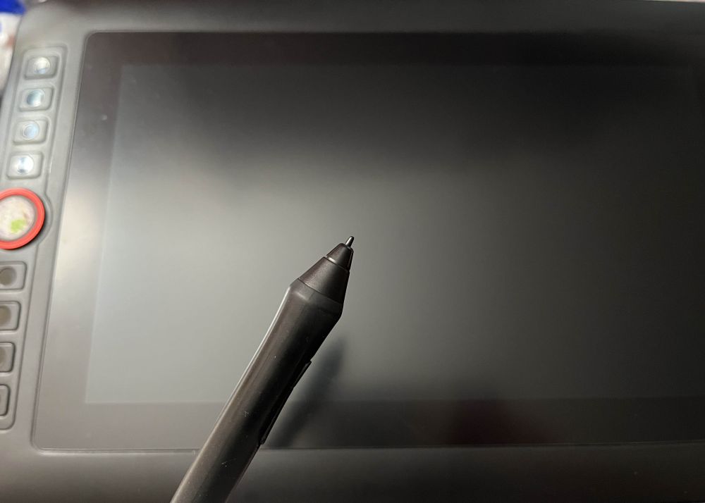 Picture of display drawing tablet, there are no harsh scratches on the screen nor deterioration of the pen nib from kh2 gameplay