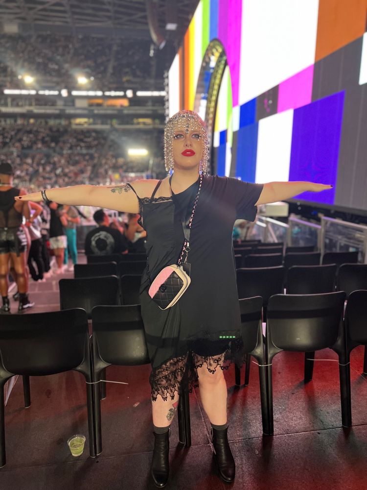 I am t-posing in the VIP section of the Beyoncé concert in Seattle