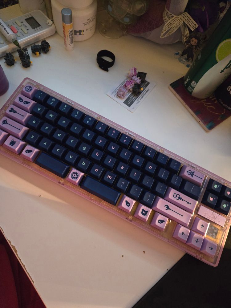 Ikki68 Aurora x Winter Breath Keyboard
Akko V3 Creamy Purple Pro Tactile switches
Mintlodica DSA Dark Magic Girl Keycaps 

With a wild Zack Fair in the background