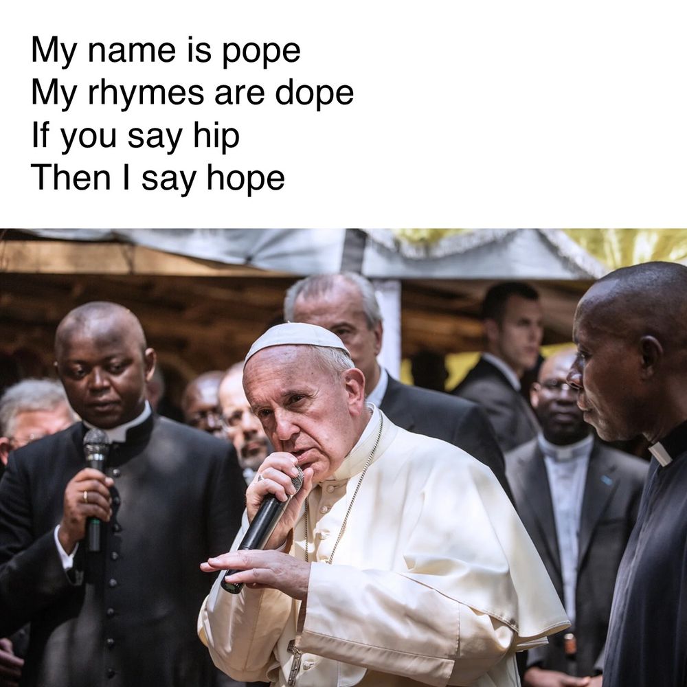 Der Papst am Mikrofon mit Griff und Gestik wie ein Rapper, dazu der Text:

My name is pope
My rhymes are dope
If you say hip
Then I say hope