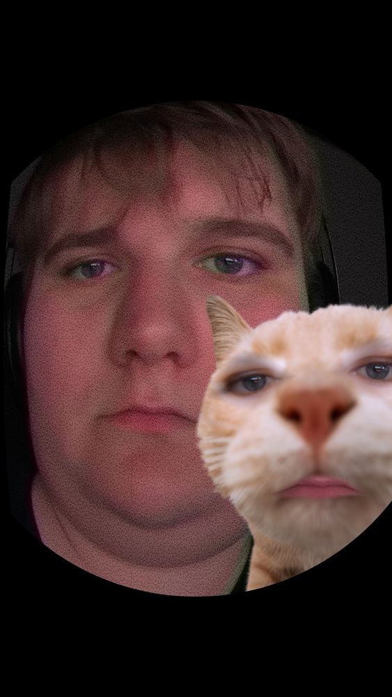 Moi avec un filtre rond et un chat.
