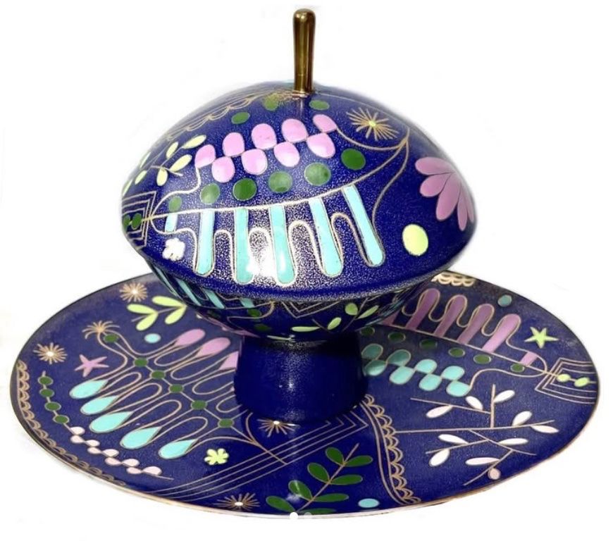 An incredible late 1950s to early 1960s modernist copper enamel platter and covered tazza bowl set designed and made by Miguel Pineda for Los Castillo in Mexico City - platter measures 11” by 8.5”, and the tazza measures 6.75” tall by 6” diameter - marked at bottom as shown in my second photo. NFS

#loscastillo #loscastillotaxco #miguelpineda #miguelpinedaenamelist #enamel #enamelart #modernistenamel #midcenturymodern #moderndesign #modernism #mexicanmodernism #handmade #hechoamano #hechoenmexico #disenomexicano #esmaltemexicano #modernismomexicano #patrickkapty