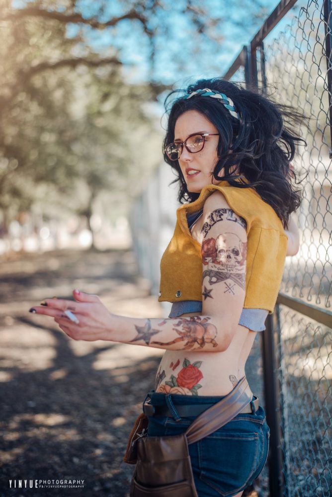 Photo of me cosplaying Nico (Nicoletta Goldstein) from Devil May Cry 5 at PAXSouth 2019.