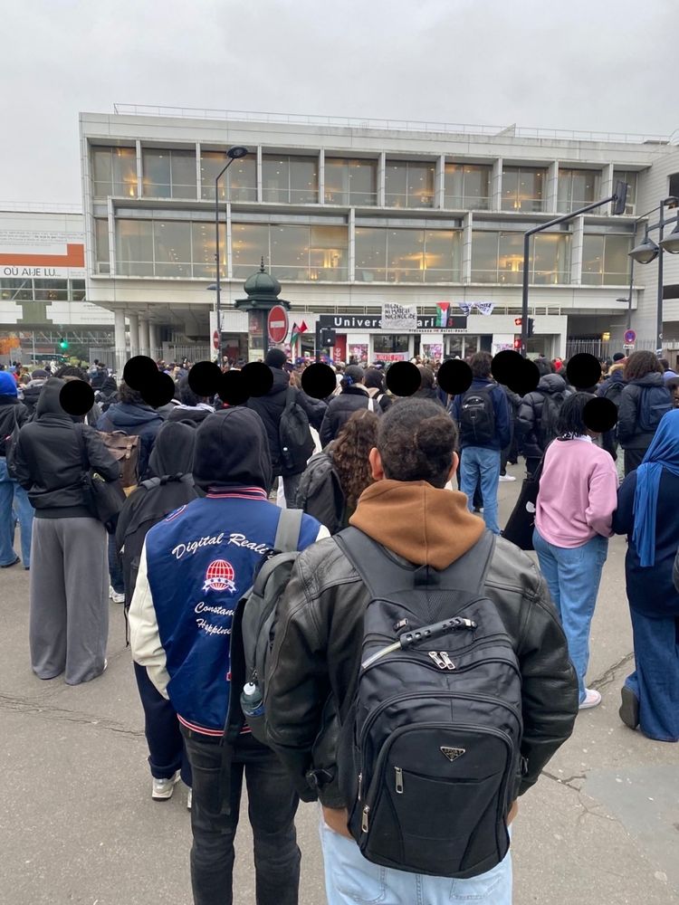 Beaucoup de monde devant P8