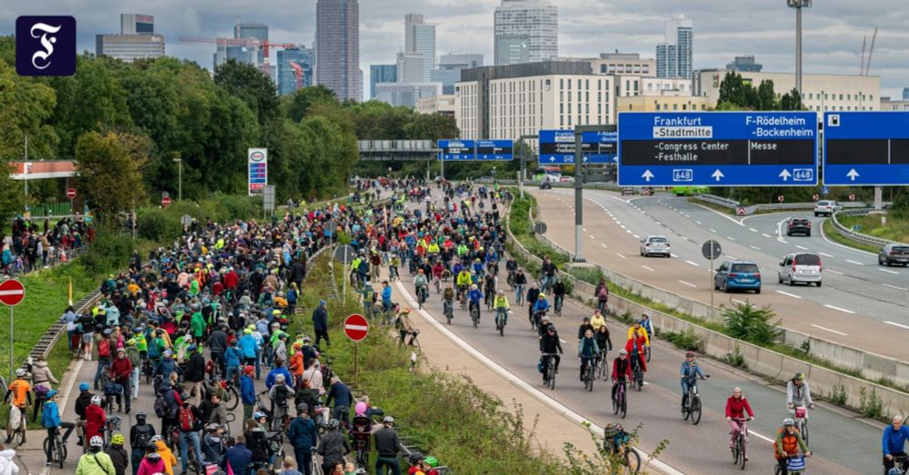 Protest gegen A5-Ausbau: Tausende Radfahrer demonstrieren in Frankfurt