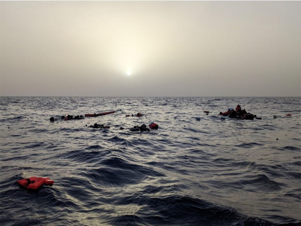 CompassCollective rettet 31 Überlebende nach Bootsunglück im Mittelmeer; Drei Menschen vermutlich ertrunken