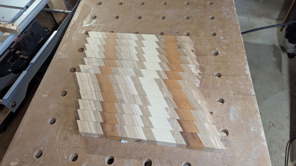 J'ai tronçonner avec le guide parallèle de la scie sous table 