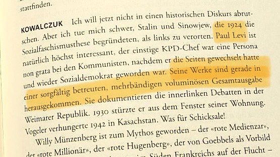 Foto aus dem im Posttext erwähnten Band. Dort steht u.a.: „Paul Levi  ist natürlich höchst interessant, der einstige KPD-Chef war eine Persona non grata bei den Kommunisten, nachdem er die Seiten gewechselt hatte und wieder Sozialdemokrat geworden war. Seine. Werke sind gerade in einer sorgfältig betreuten, mehrbändigen voluminösen Gesamtausgabe herausgekommen. Sie dokumentieren die innerlinken Debatten in der Weimarer Republik (…).«“
