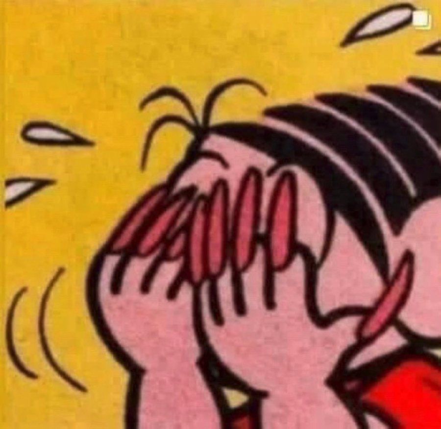 Monica da Turma da Mônica com longas unhas de acrigel vermelhas, e cujas mãos são levadas ao rosto em extremo desespero cunty