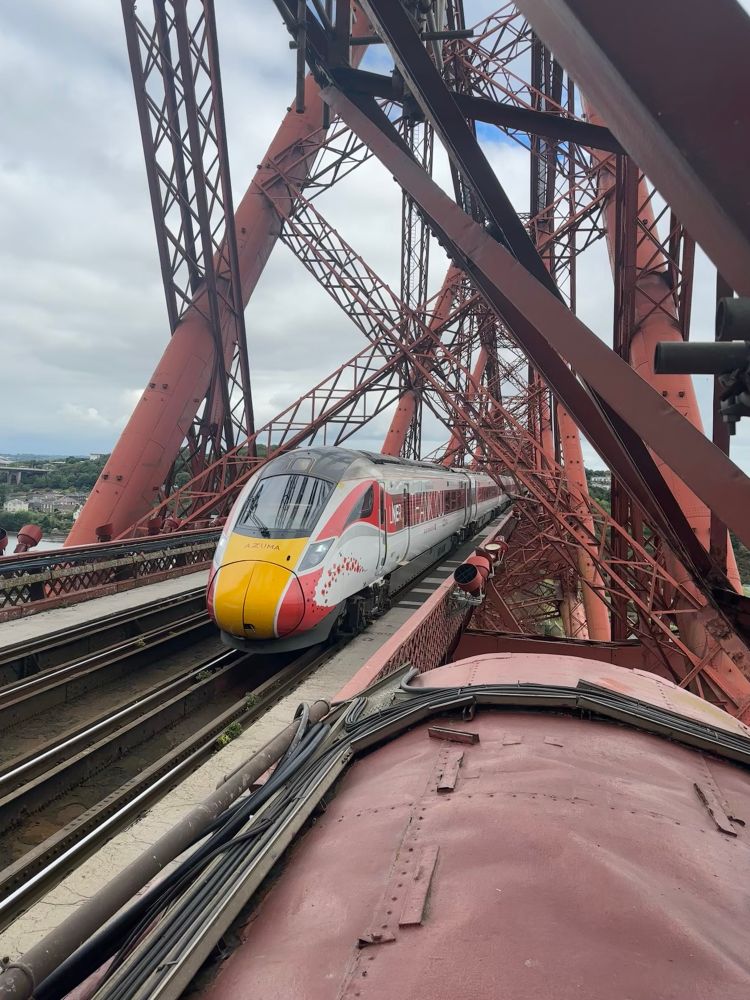 Azuma 800111 “Thank You” crossing the Forth Bridge on the 0952 Aberdeen-King’s Cross service