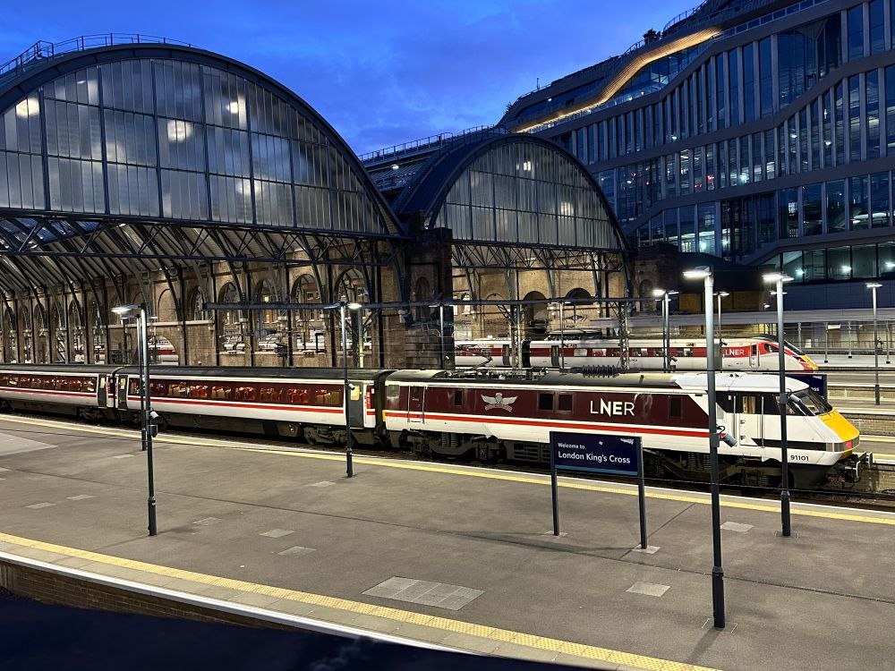 Class 91 91101 Flying Scotsman at London King’s Cross station