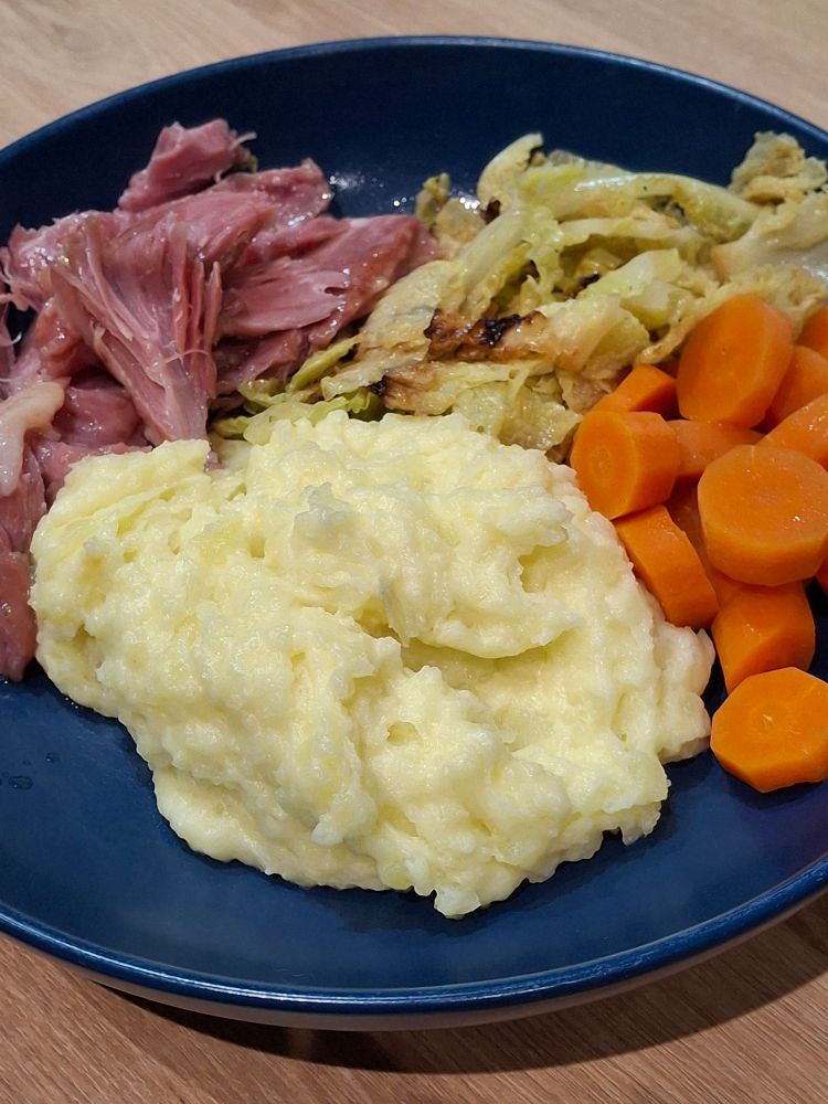 Blue Bowl gammon mashed potato carrot cabbage 