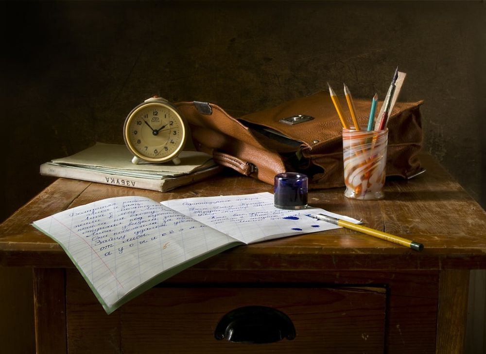 Vintage ink pen, notebook and clock