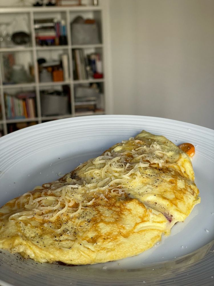 An American style omelette with tomatoes and cheese