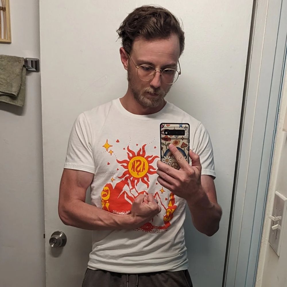 Me flexing in front of a mirror wearing an Altin Gün shirt