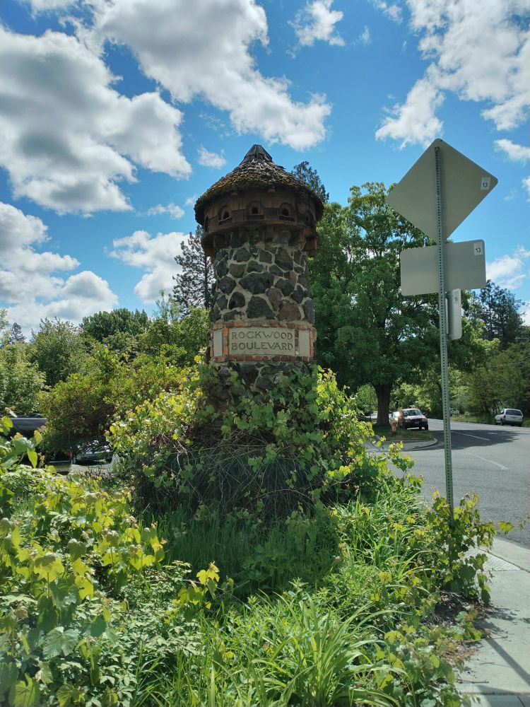 Pillar of stone, looks like a lighthouse with the words Rockwood Boulevard written on it 