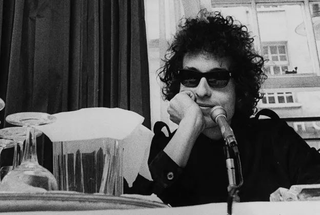 It's confrontational lyrics originated in an extended piece of verse Dylan wrote in June 1965, when he returned exhausted from a grueling tour of England. 'Like A Rolling Stone' peaked at No.2 on the US chart and No.4 in the UK. 