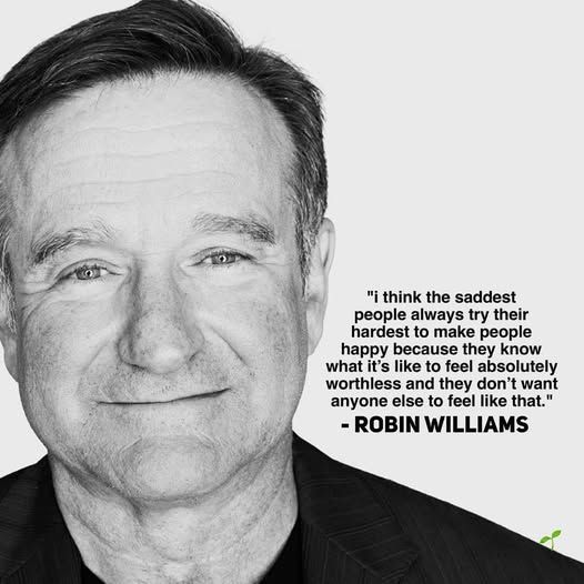 In 1982, with *Mork & Mindy* wrapping after four seasons, Robin Williams found himself facing a daunting financial and professional crossroads. Though he had become a household name as the eccentric alien Mork, that same success had typecast him in the eyes of Hollywood. Offers that once flooded in began to slow, and roles outside zany, fast-talking characters seemed out of reach. The fame that had once lifted him was now boxing him in.
Privately, he wrestled with self-doubt and the sting of being seen as only “Mork from Ork,” unsure whether he’d ever escape the shadow of his early fame.
Compounding his challenges was strain at home. His marriage to Valerie Velardi, with whom he had a young son, Zak, was under pressure. Though Valerie remained supportive, the weight of financial instability and the emotional toll of Robin’s stalled momentum affected their relationship. Reinventing himself wasn’t just about career ambition—it became a financial and personal necessity.
Robin threw himself back into the stand-up circuit with fierce energy, using the stage not just as a paycheck but as a proving ground. His performances revealed layers of complexity—his trademark manic energy was still there, but audiences also began to see the vulnerability and raw emotion underneath. Determined to evolve, he pursued auditions for dramatic roles, eager to demonstrate that his talent reached far beyond comedy.
That opportunity finally came in 1987 with *Good Morning, Vietnam*. The role offered the perfect blend of humor and pathos, allowing Robin to stretch in new directions. It silenced the skeptics and marked the start of a powerful career resurgence. From there, he took on increasingly diverse and acclaimed roles in films like *Dead Poets Society* (1989) and *The Fisher King* (1991), proving his dramatic prowess to both audiences and critics.