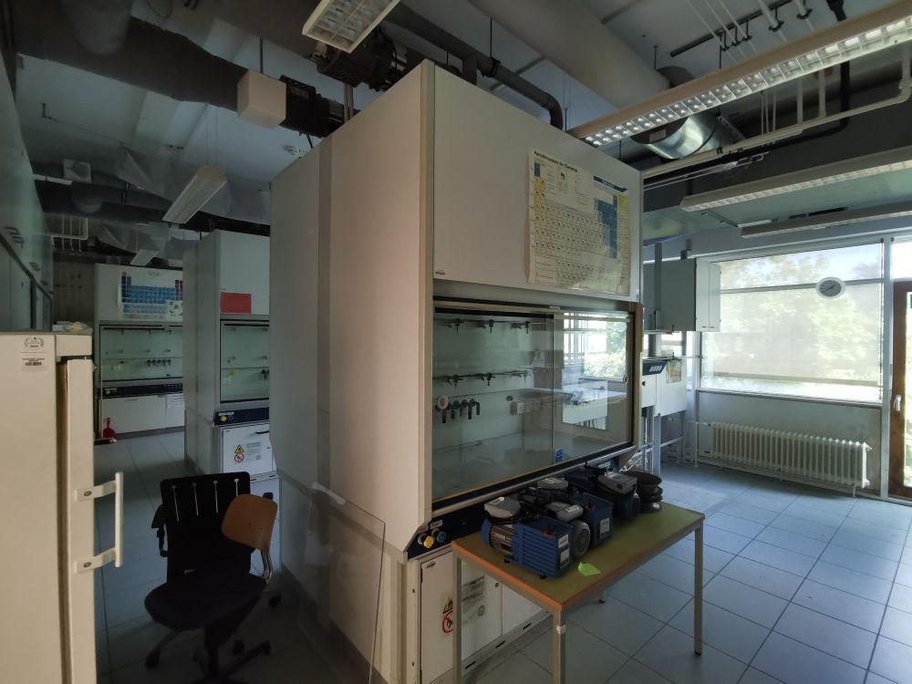 An empty lab with fume hoods. 