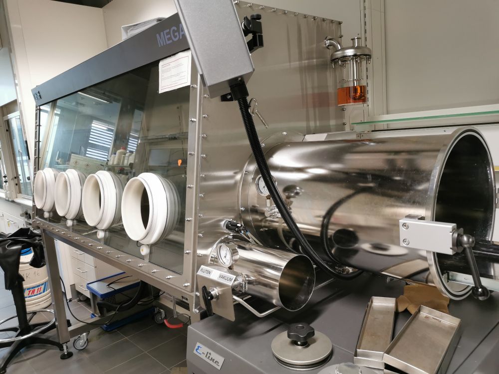 Glovebox. 