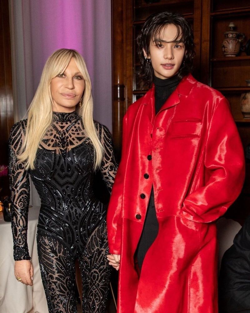 hwang hyunjin and donatella versace, holding hands