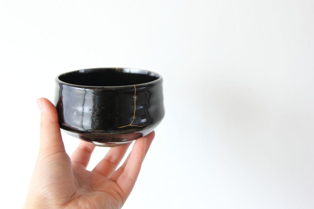 Kintsugi restoration with a delicate touch