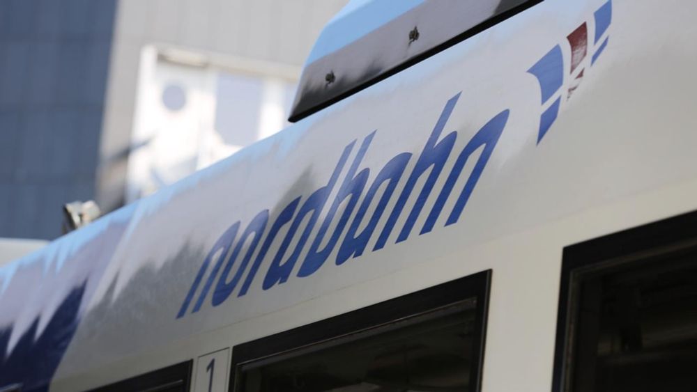 Schleswig-Holstein: Nach Stromschlag: Polizei warnt vor Steckdosen in Nordbahn