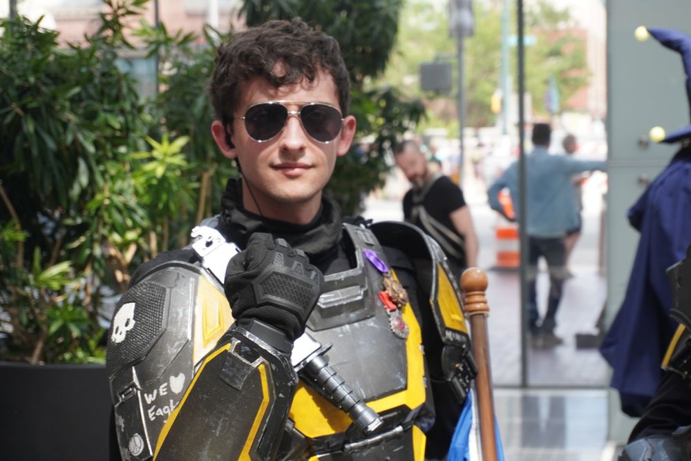 Guy in aviators cosplaying as a Helldiver