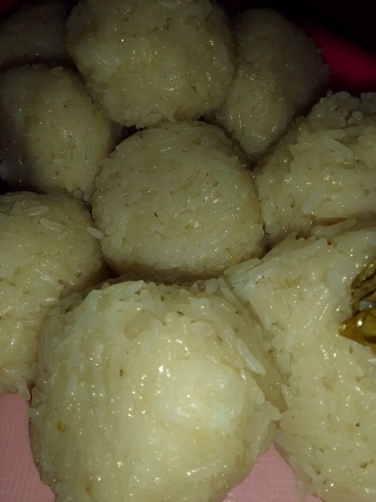 White sticky rice balls