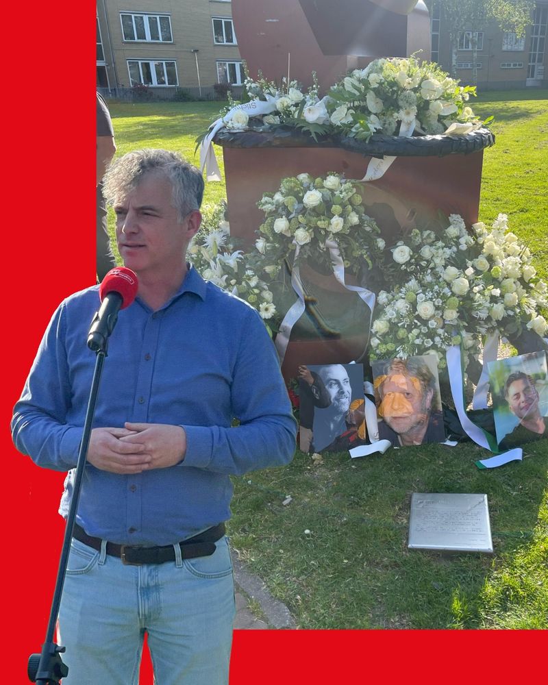 PvdA Rotterdam Co Engberts spreekt op de herdenking van medewerkers die overleden zijn door hun werk