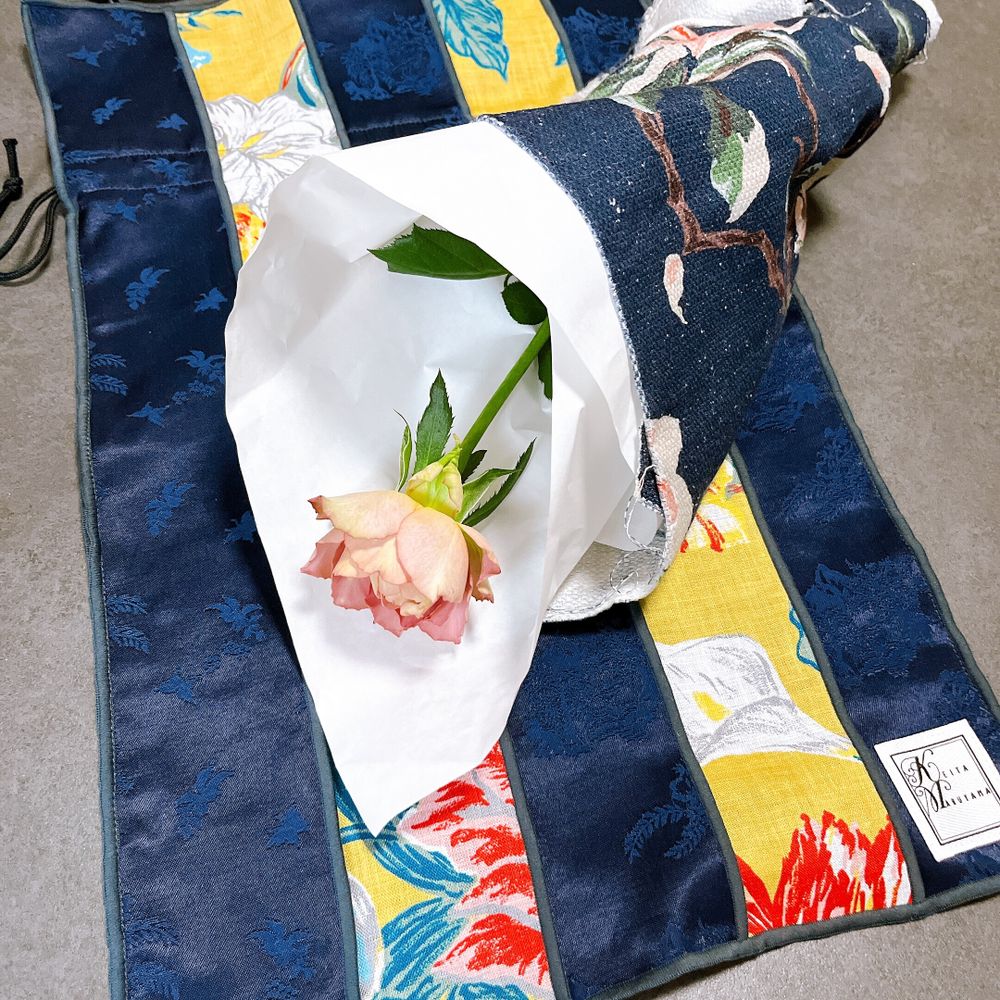 ケイタマルヤマのクラファン返礼品、アーカイブ柄巾着