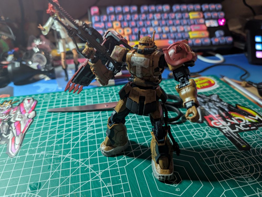 Zaku 2 with its machine gun