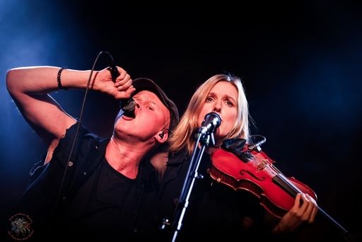 Das Bild zeigt Mona und Yannick von LIEBE & KRAWALL 