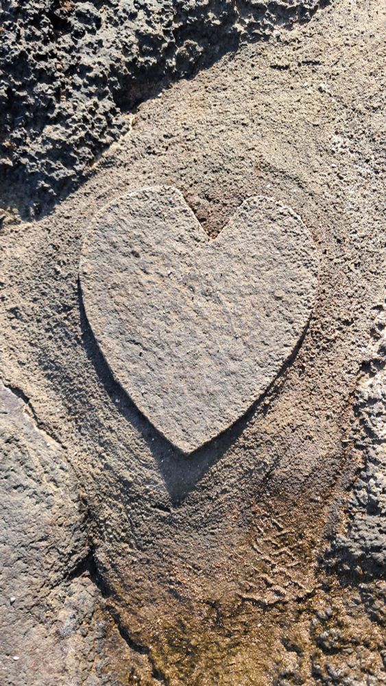 Herz in stein eingemeißelt