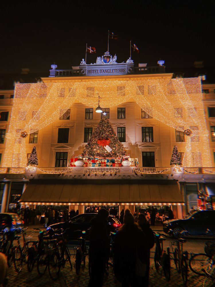 Hôtel d’Angleterre -hotellin jouluvalaistus. 