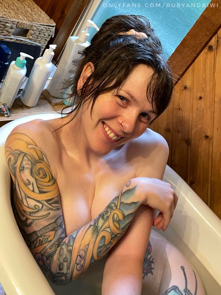 Kiwi is naked a tub, covering her boobies with a smile on her face. The text says OnlyFans.com/RubyandKiwi where you can find daily uncensored posts with no PPV. 