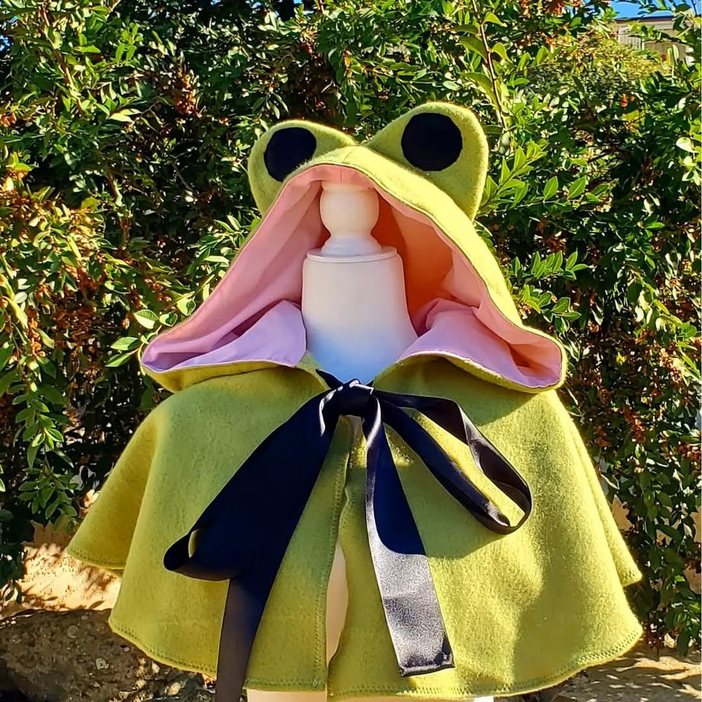 Light green cape with hood shaped to look like a frog head.