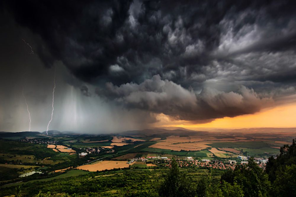 Typical spring setup brings northern Ontario a thunderstorm and wintry threat - The Weather Network