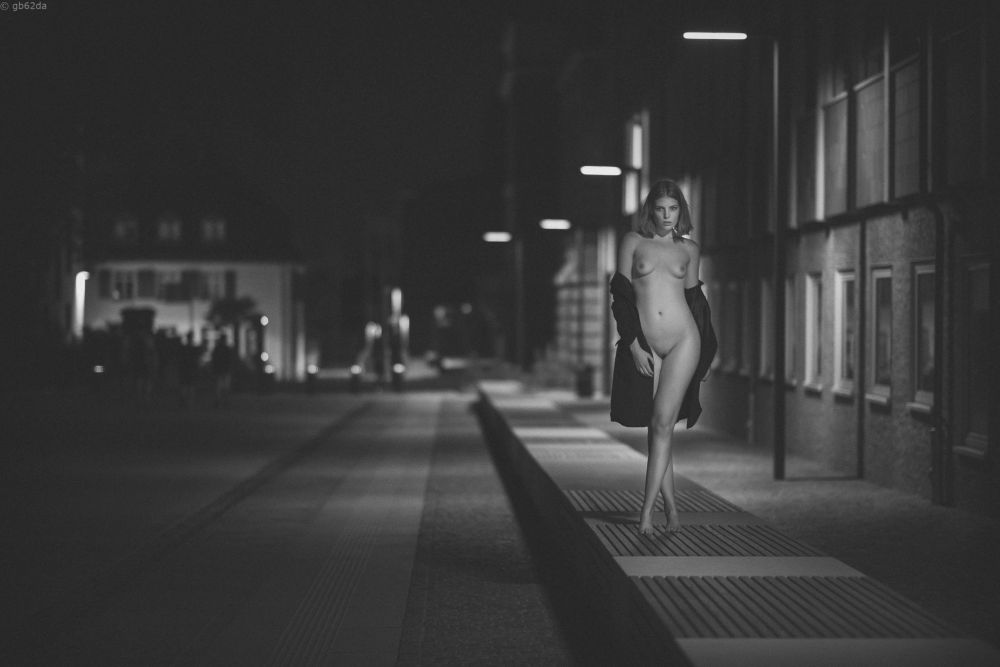 Model: moVan. Nikon D750. Nude art outdoors public night shooting, August 2018.
