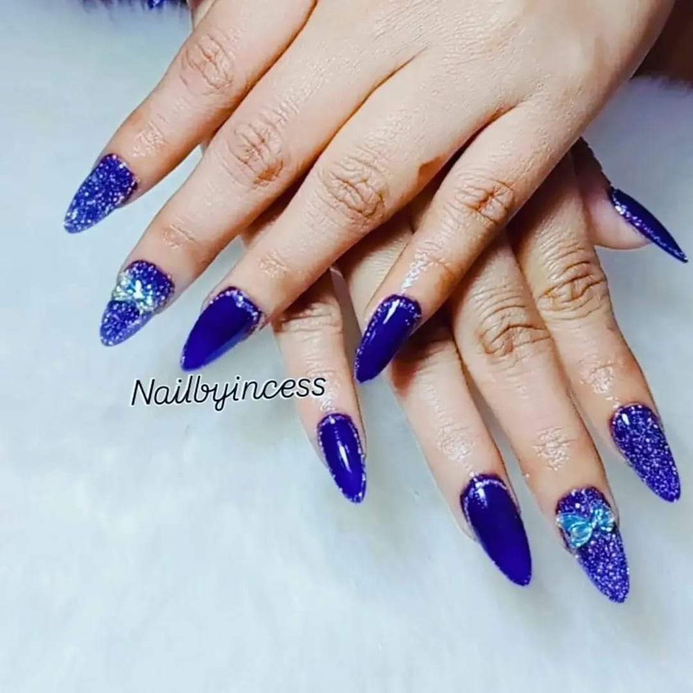 Foil accents give this ombre look a mesmerizing, metallic finish.