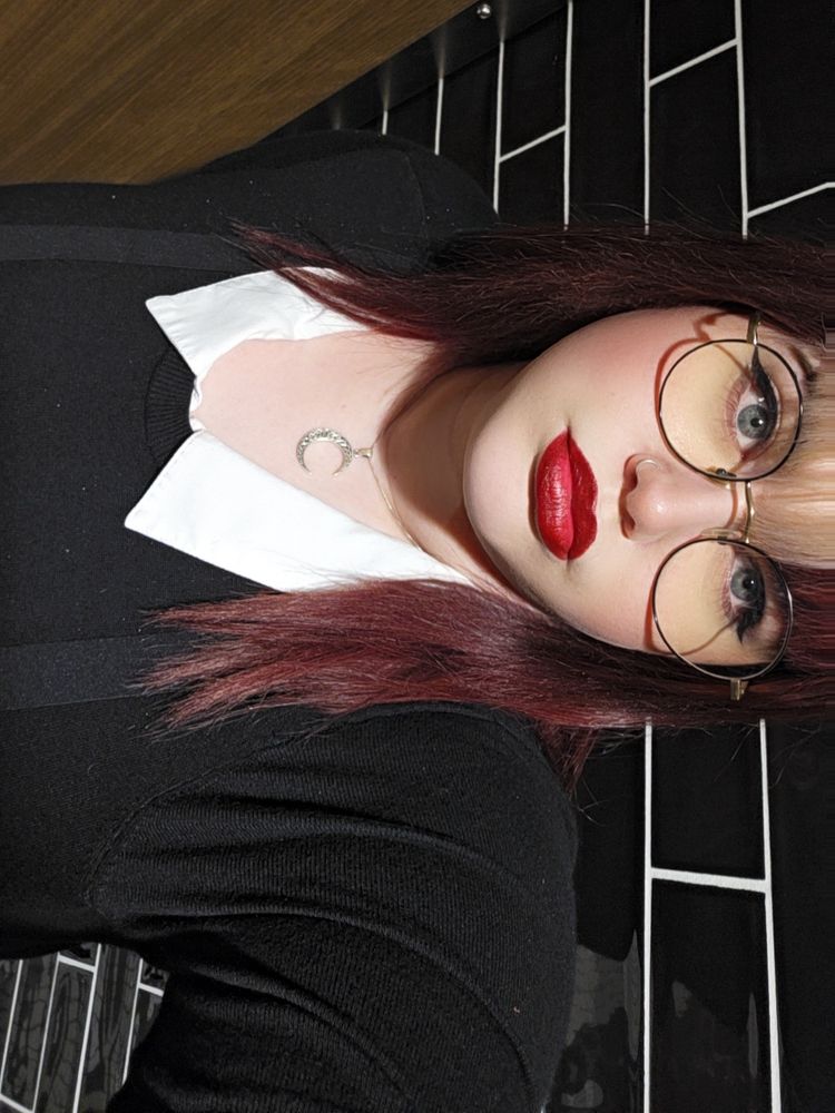 selfie of lucii with red lipstick