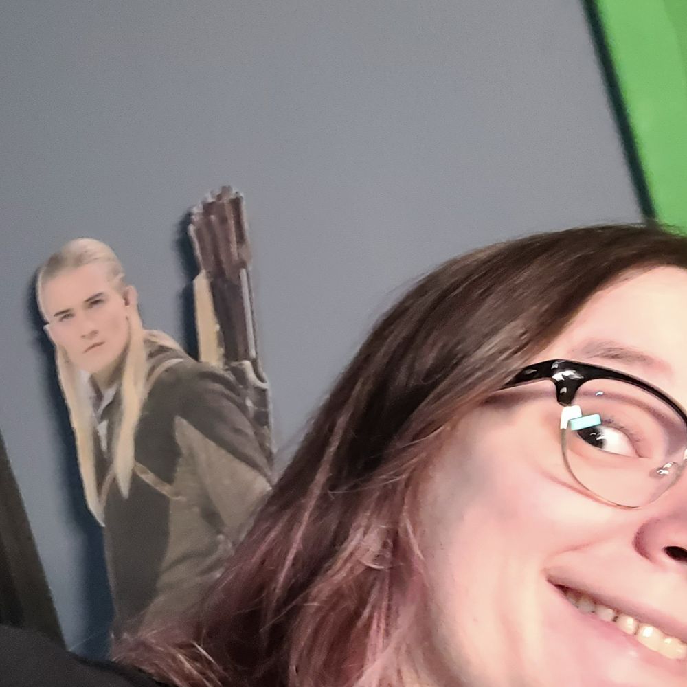 CAN'T GO THROUGH THE STUDIO WITHOUT TAKING A PIC WITH LEGOLAS