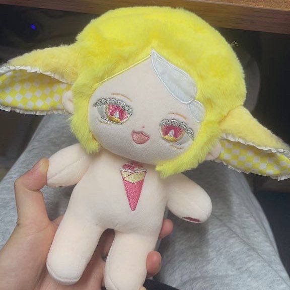 クレープモチーフのぬいぐるみ