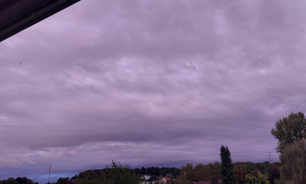 Foto: Bewölkter Himmel von ultravioletter Grabe