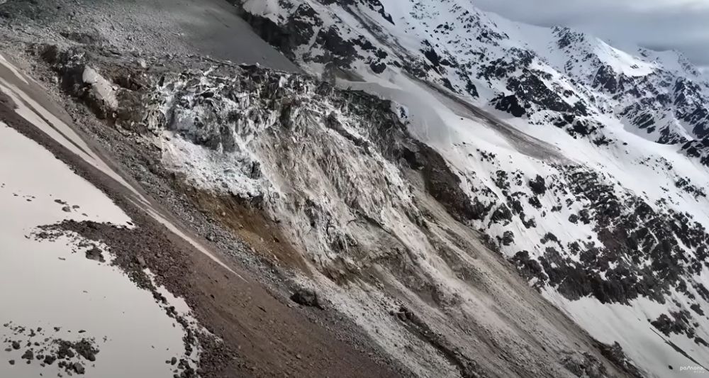 The front of the Birch Glacier prior to the catastrophic collapse on 28 May 2025. Image from Pomona Media.