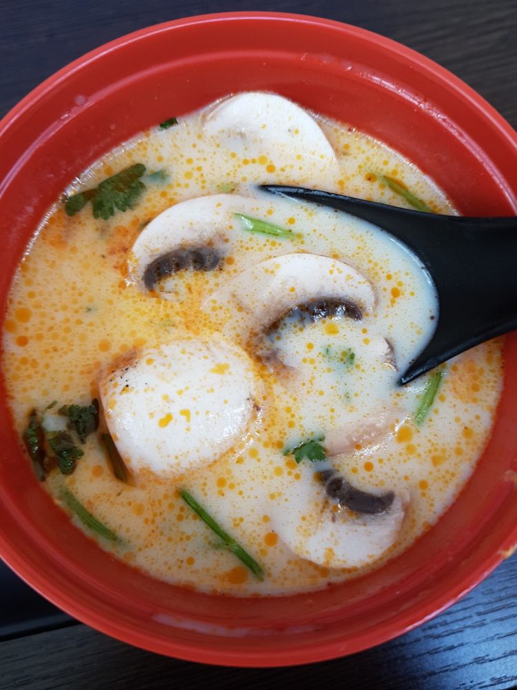 chinesische Suppe mit Pilzen