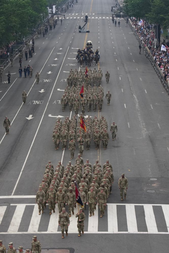 Donald Trumps big impressive military parade™