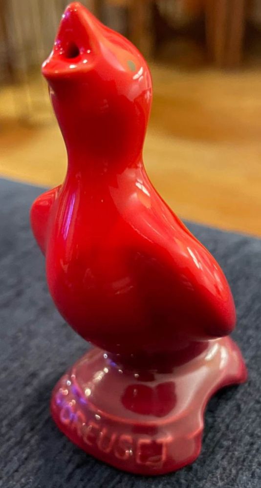 Pie bird that looks like a red rocket