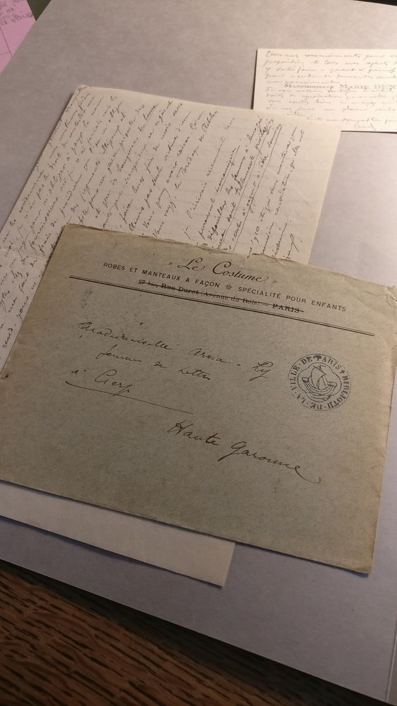 Lettre de Marie Denizard destinée à Arria Ly. On lit sur l'enveloppe « Mademoiselle Arria-Ly femme de lettre à Cierp Haute-Garonne »